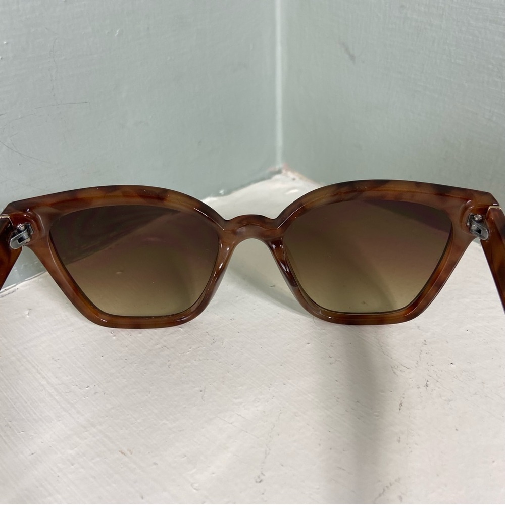 Chico's Tortoise Shell Sunglasses Shades Gradient Lenses Cat Eye - Picture 5 of 10